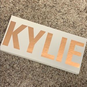 Kylie cosmetics peach palette